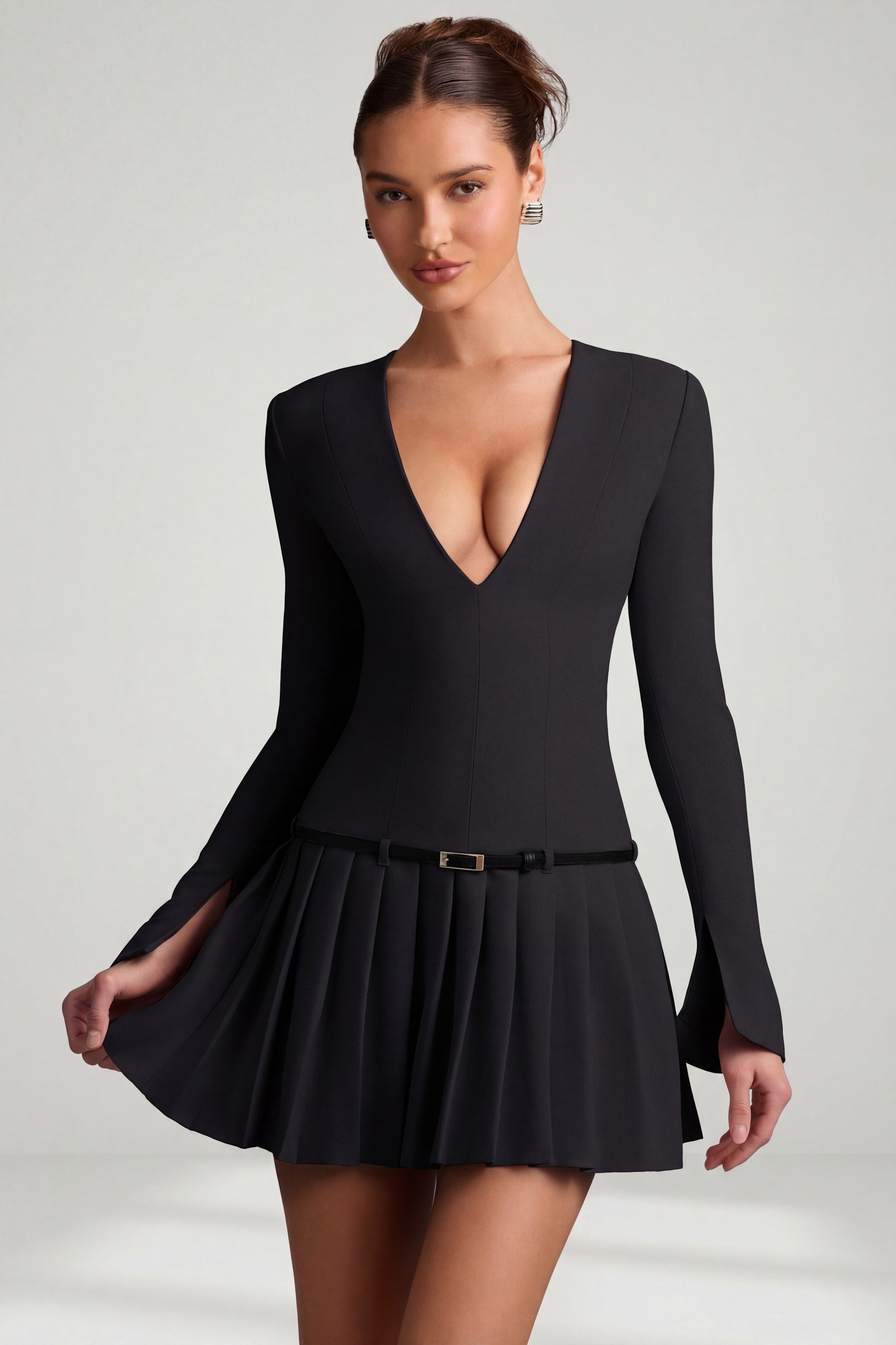 black pleated mini dress Mackenzie Sleeveless / | MESHKI this dress is a perfect choice for both formal events and chic evening outings Lady Black Tie - Fiesta