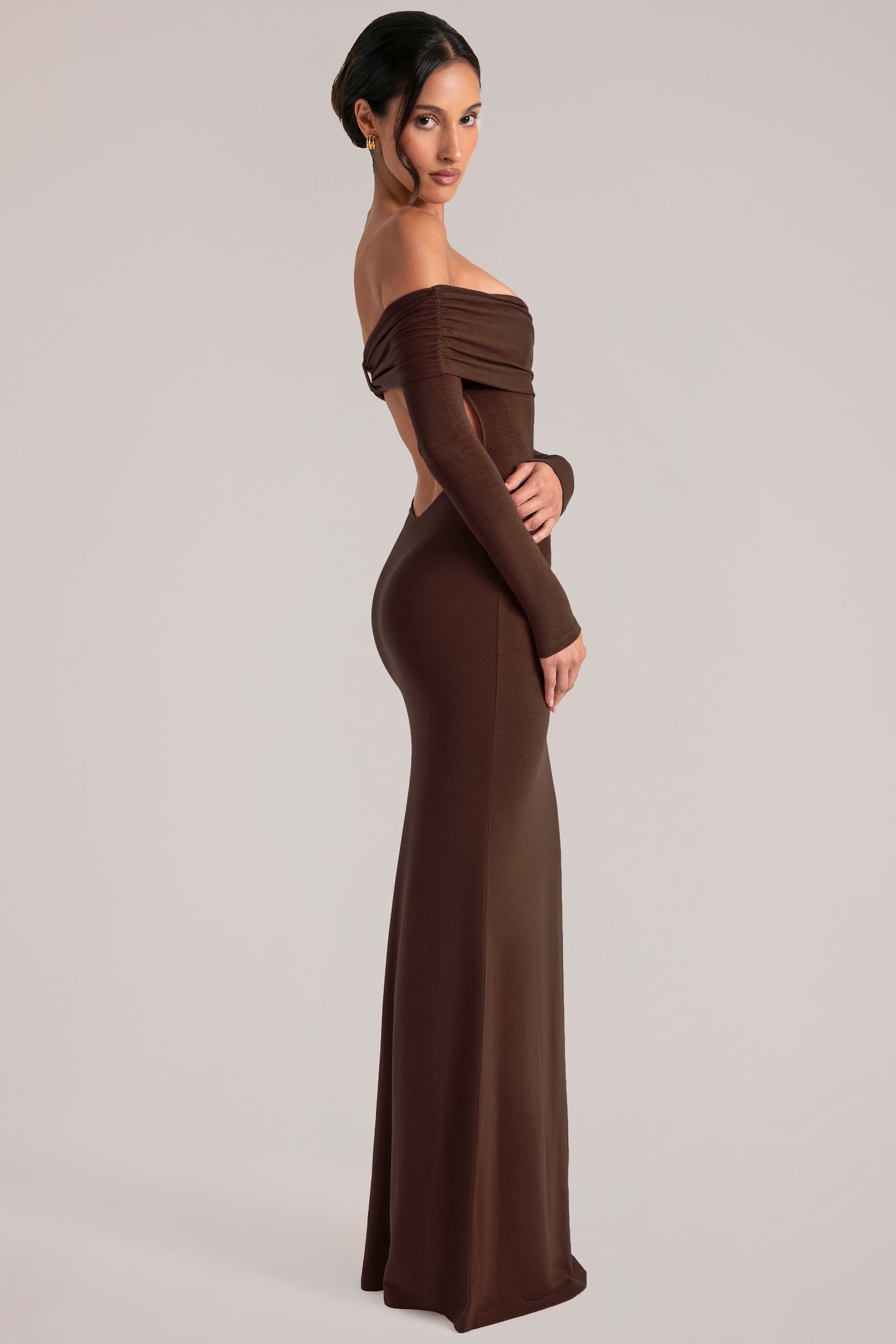 Depny Off-Shoulder Long -Sleeve Maxi Dress in Chocolate Brown