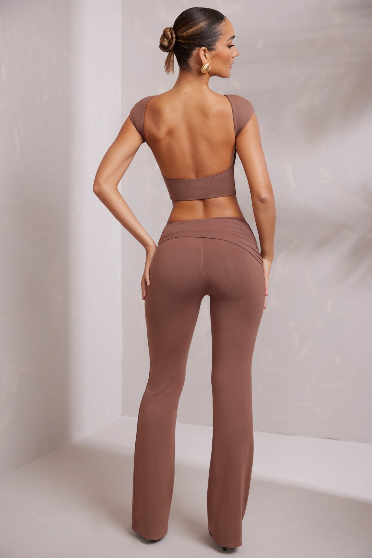 Petite Mid-Rise Straight Leg Trousers in Brown