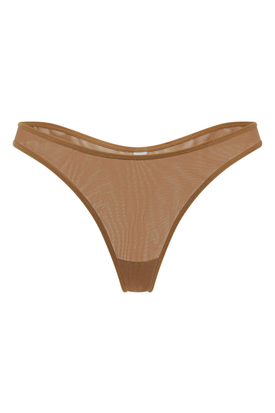 Tanga de malla suave en almendra