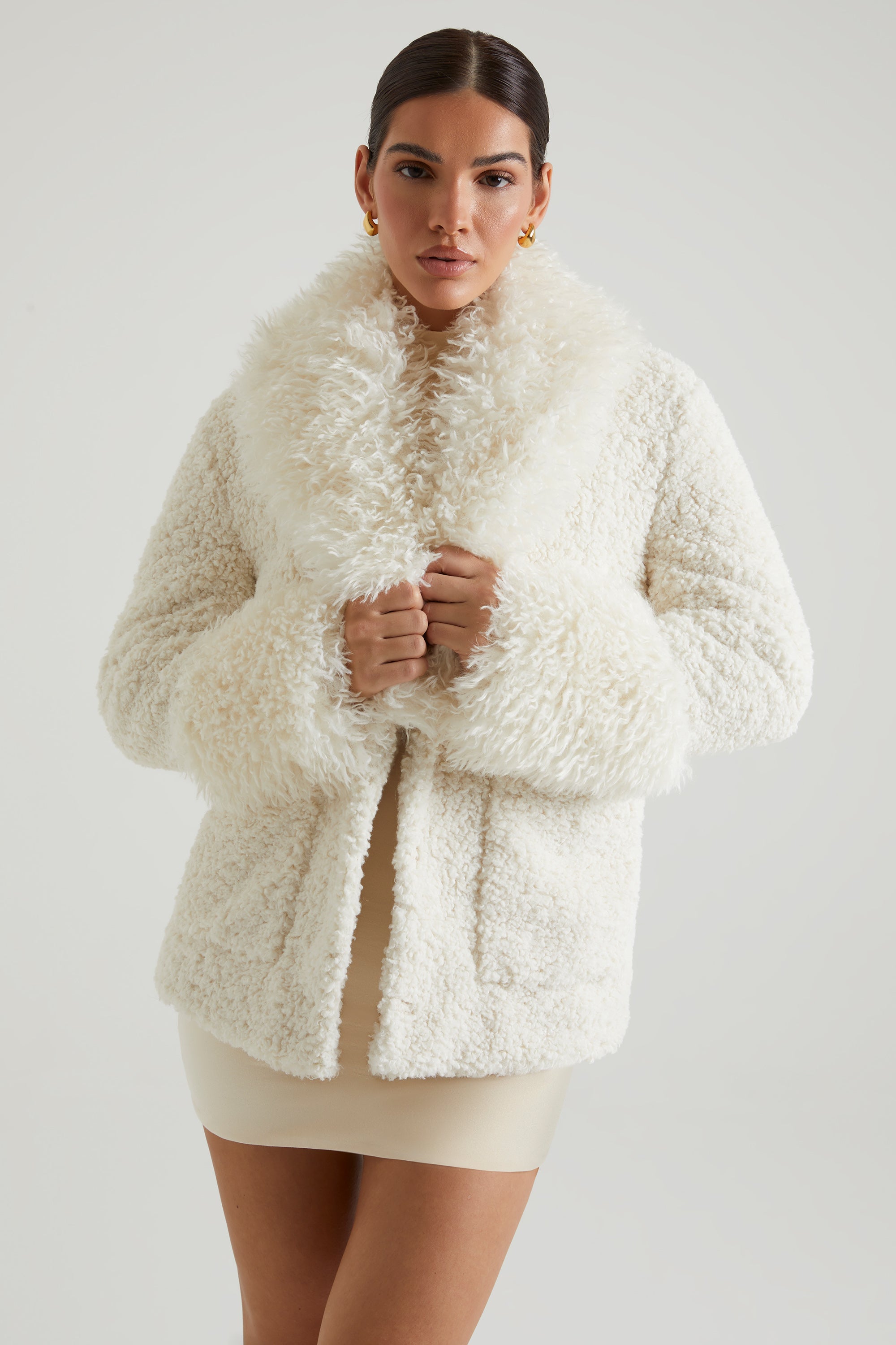 Casaco Shearling com Grandes Bolsos Frontais em Creme