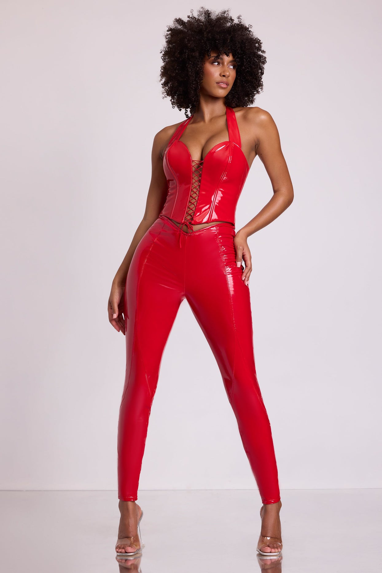 Leggings de vinil com cintura alta em V em vermelho fogo