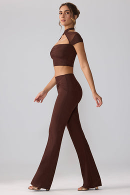 Pantalones de campana con superposición retorcida y talle medio de malla Tall en color espresso
