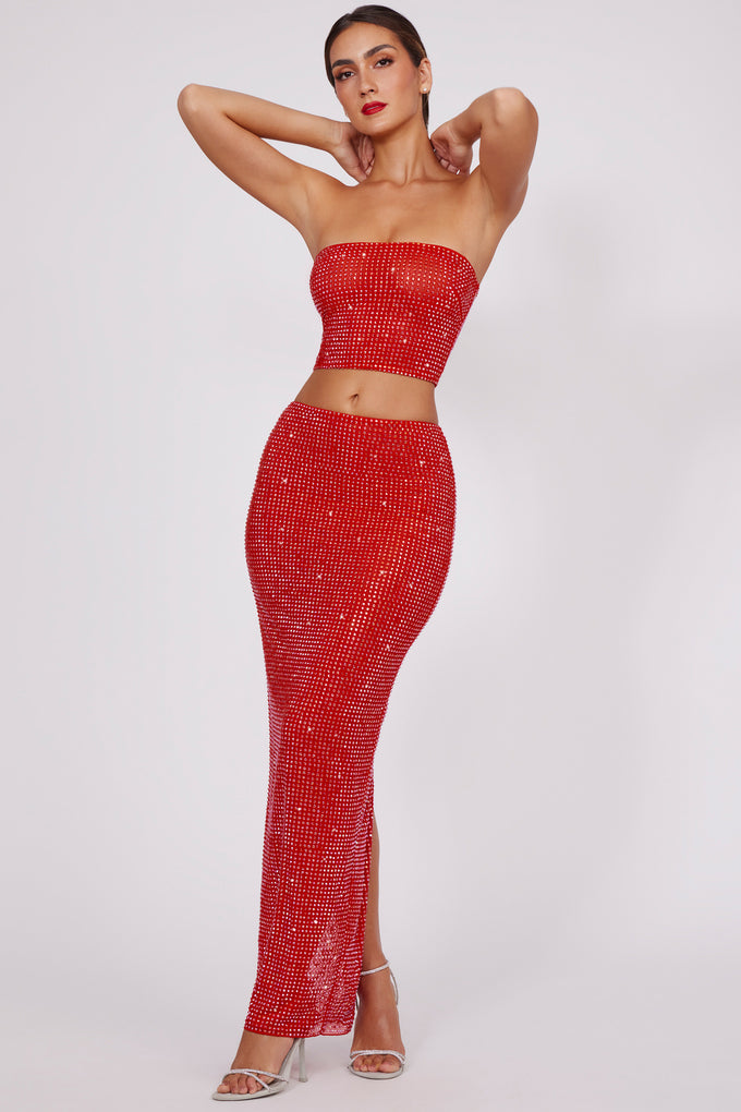 Falda larga de talle medio adornada en rojo fuego