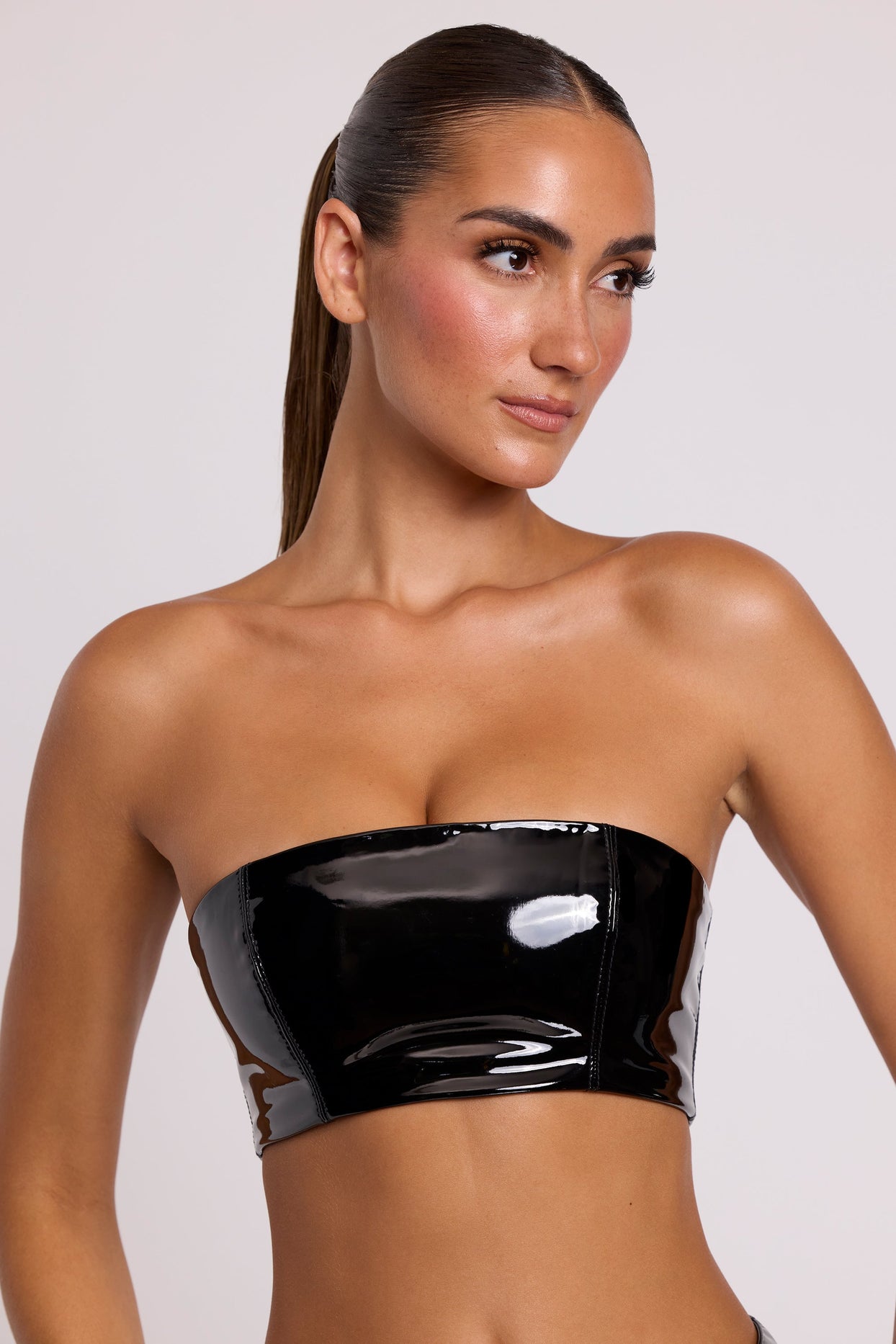 Bralette bandeau de vinilo en negro