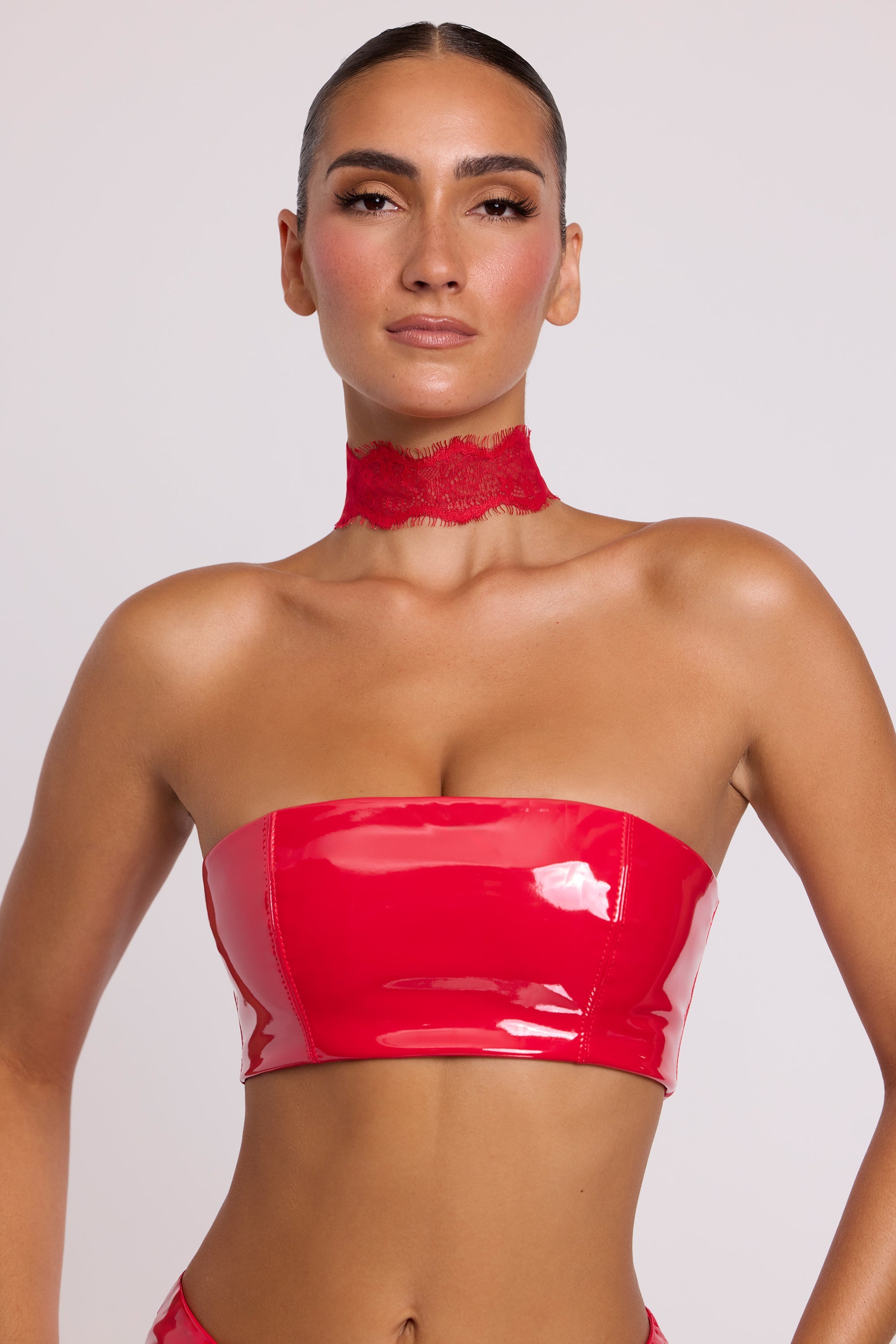 Bralette bandeau de vinilo en rojo fuego