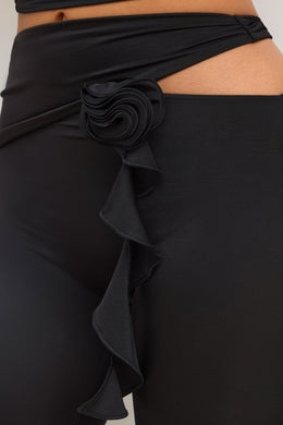 Pantalones de campana de tiro medio con detalle de rosa de punto de primera calidad en negro