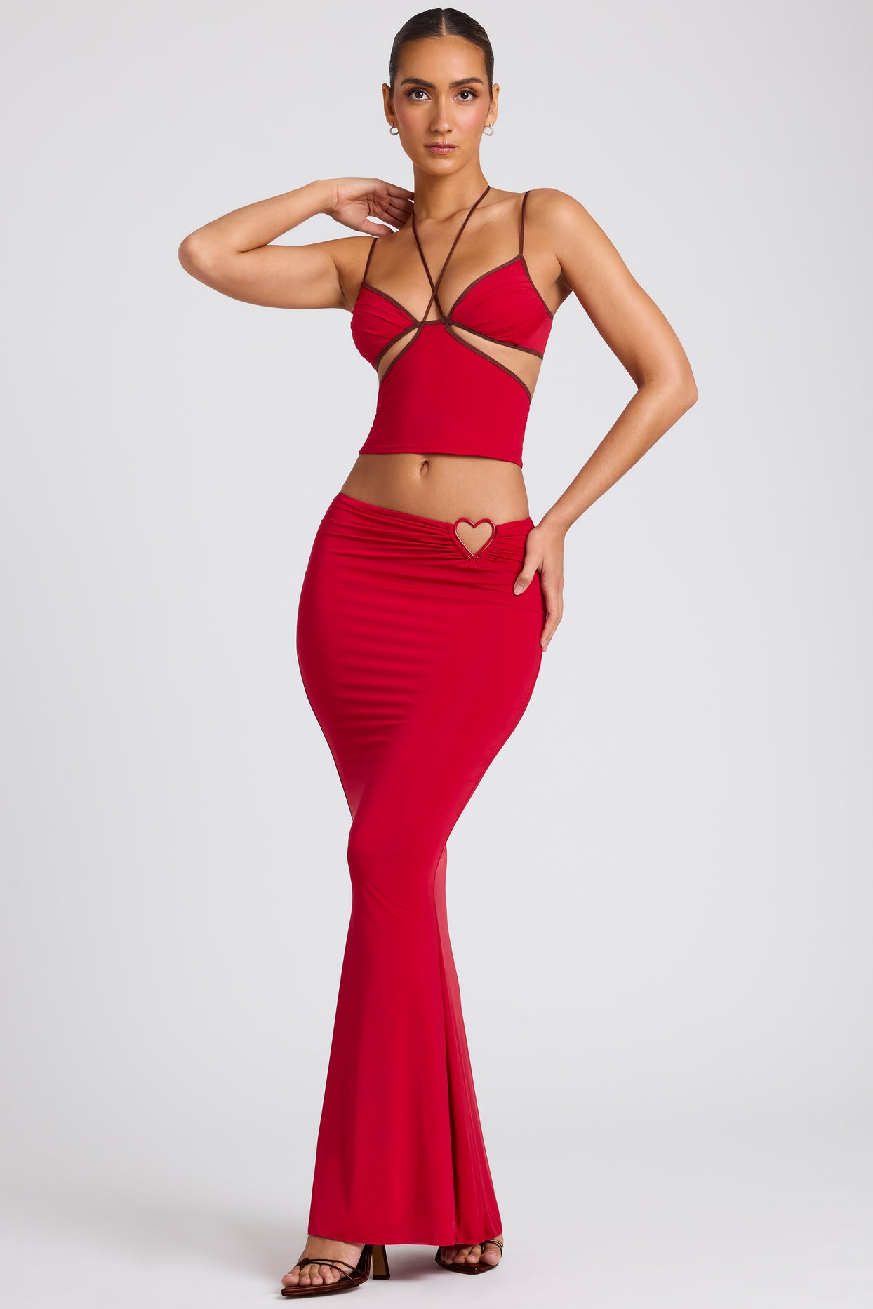 Falda larga de talle medio en rojo fuego
