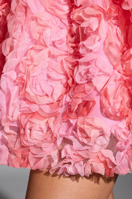 Minivestido con cordones y apliques florales adornados en rosa