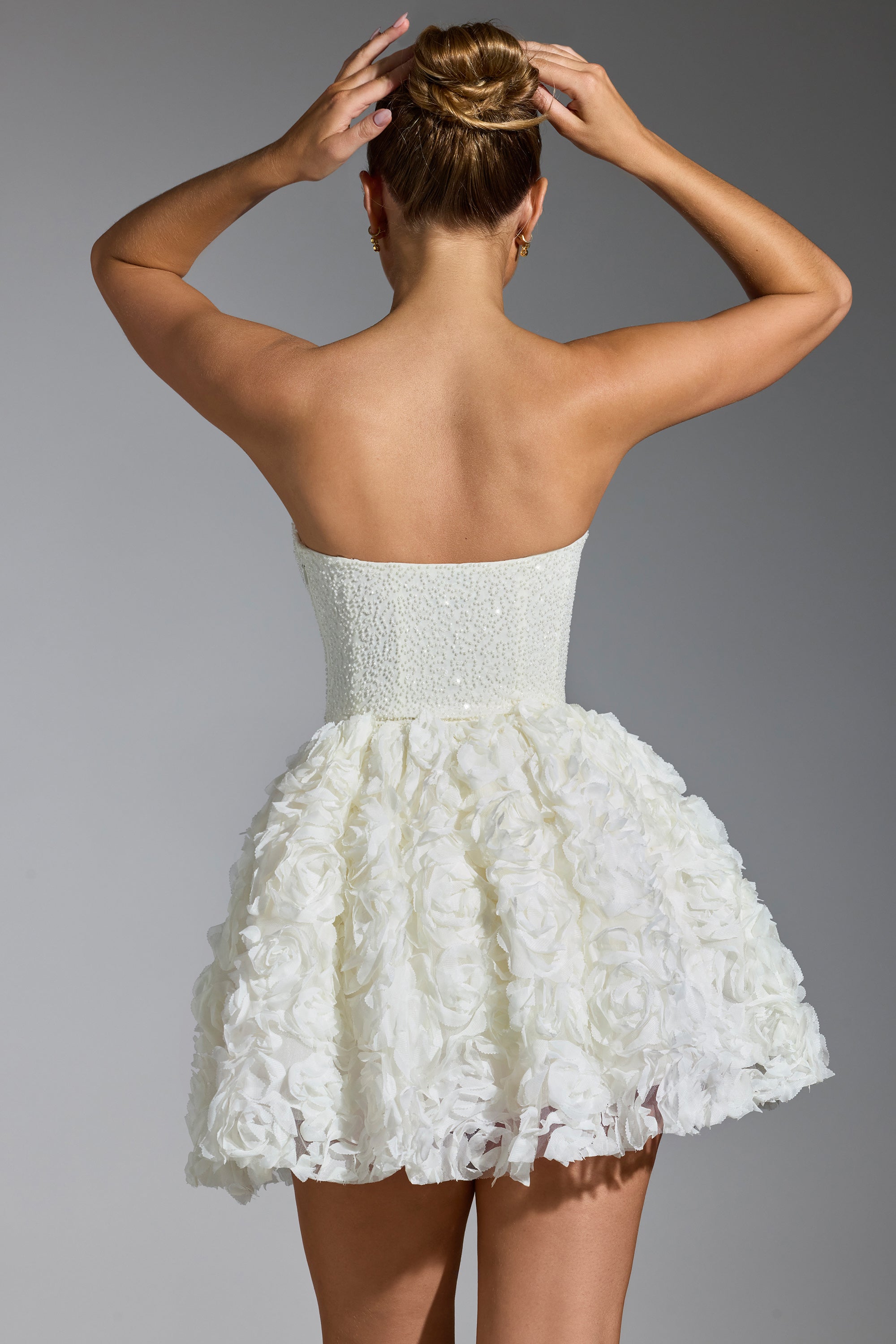 Minivestido embelezado com apliques florais em branco