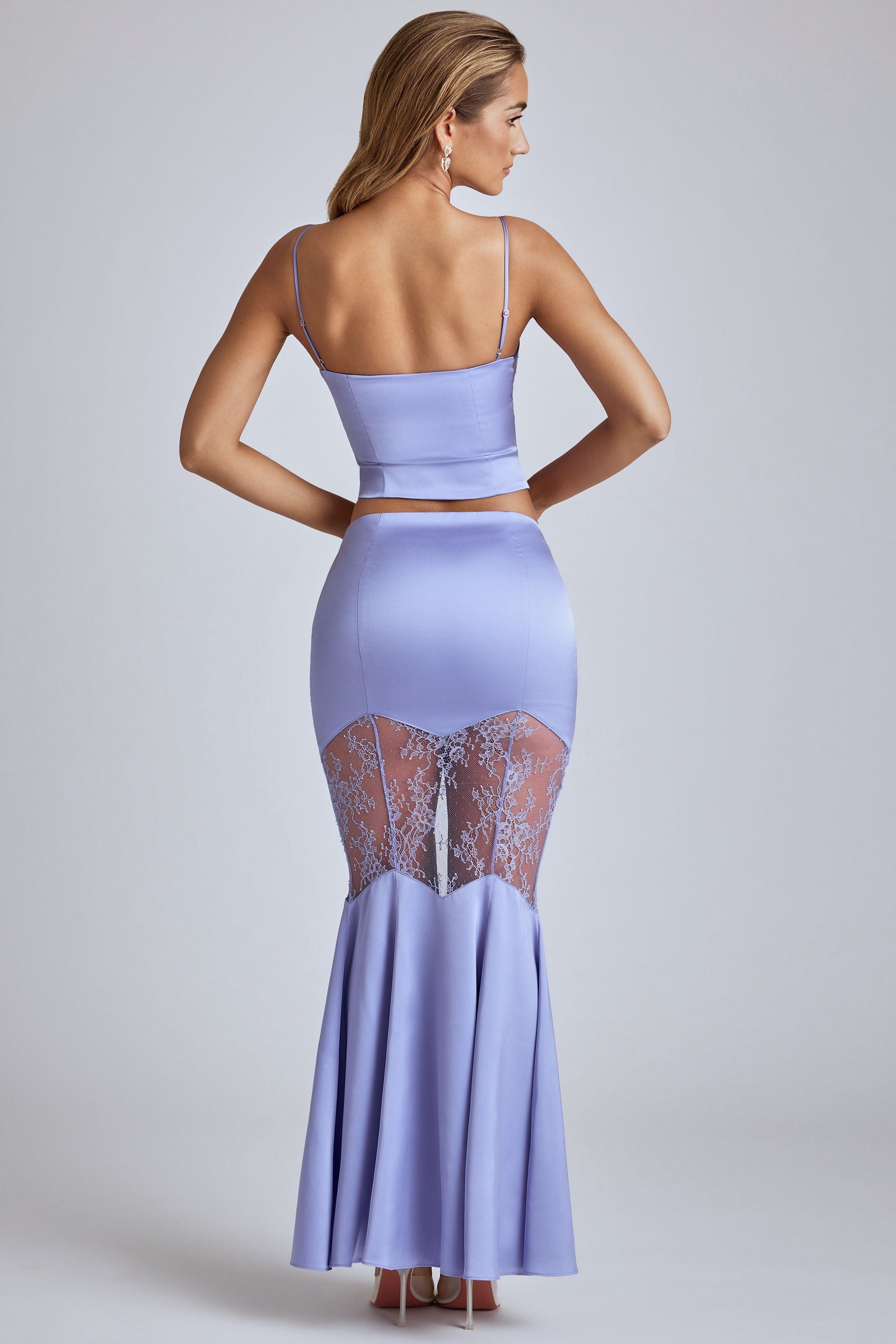 Saia vestido rabo de peixe com painel de renda em azul lavanda