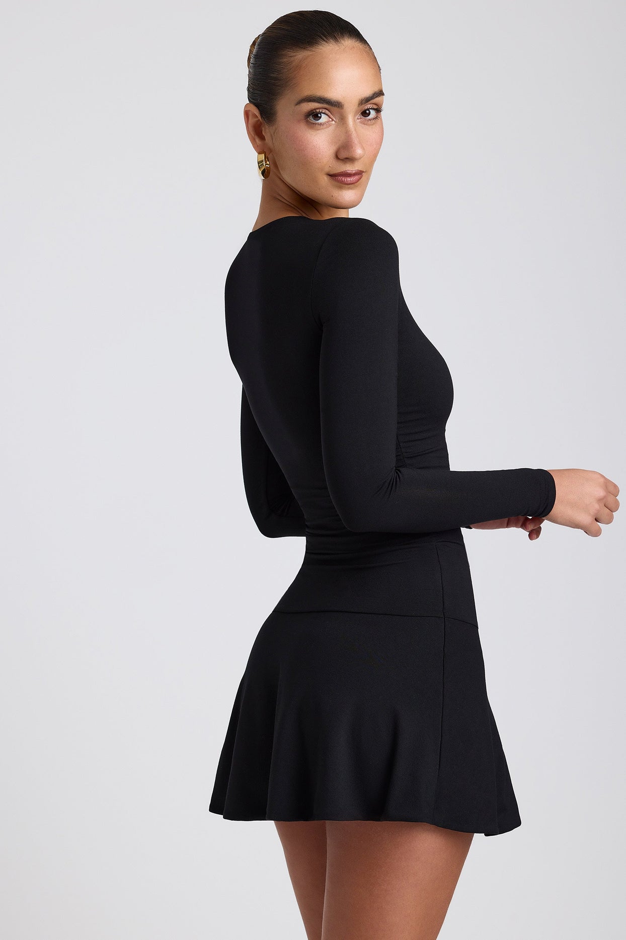 Mini vestido modal franzido com gola redonda em preto