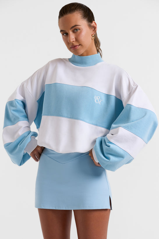 Moletom oversized com gola alta em azul celeste