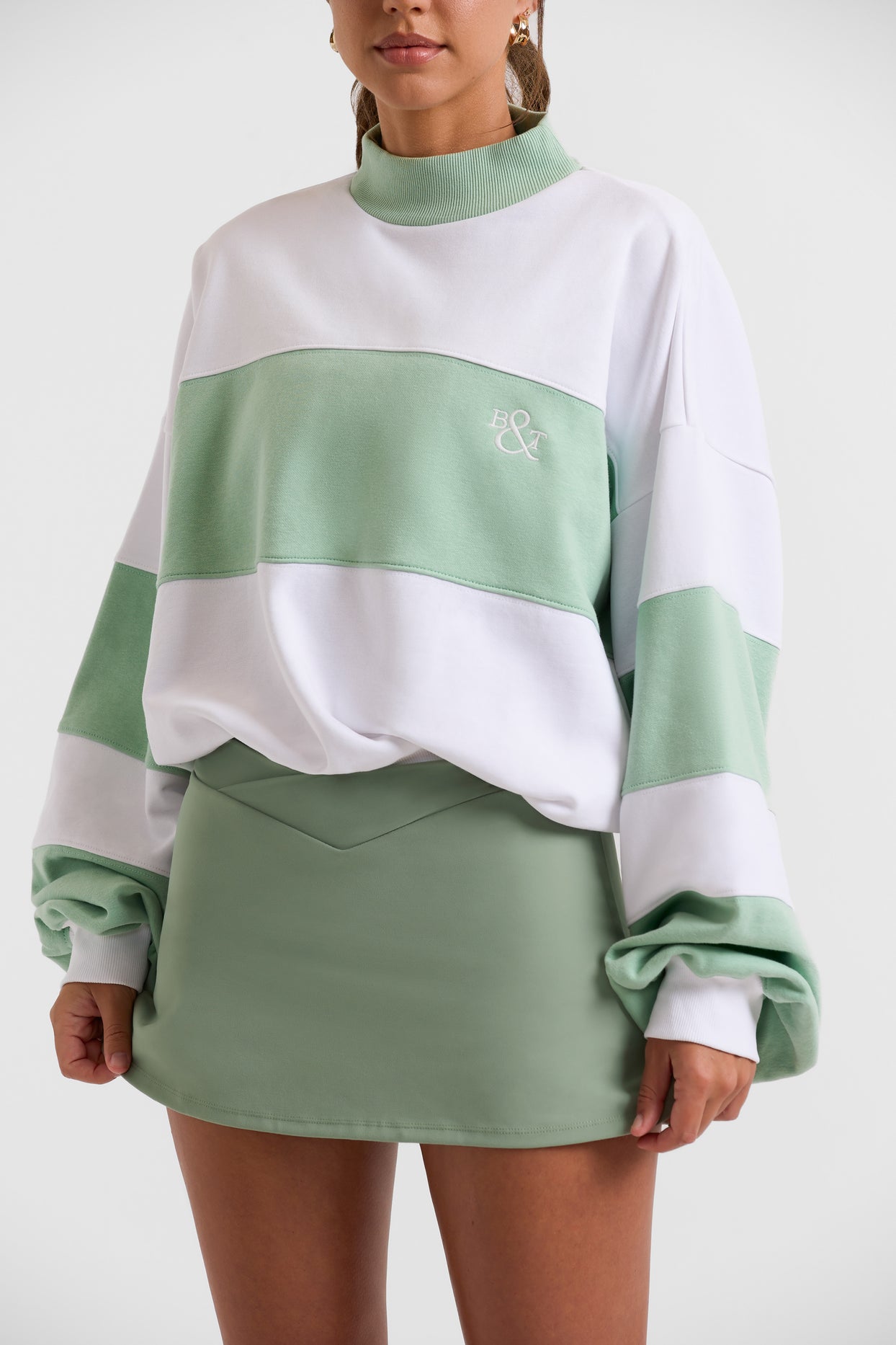 Sudadera extragrande con cuello alto en verde menta