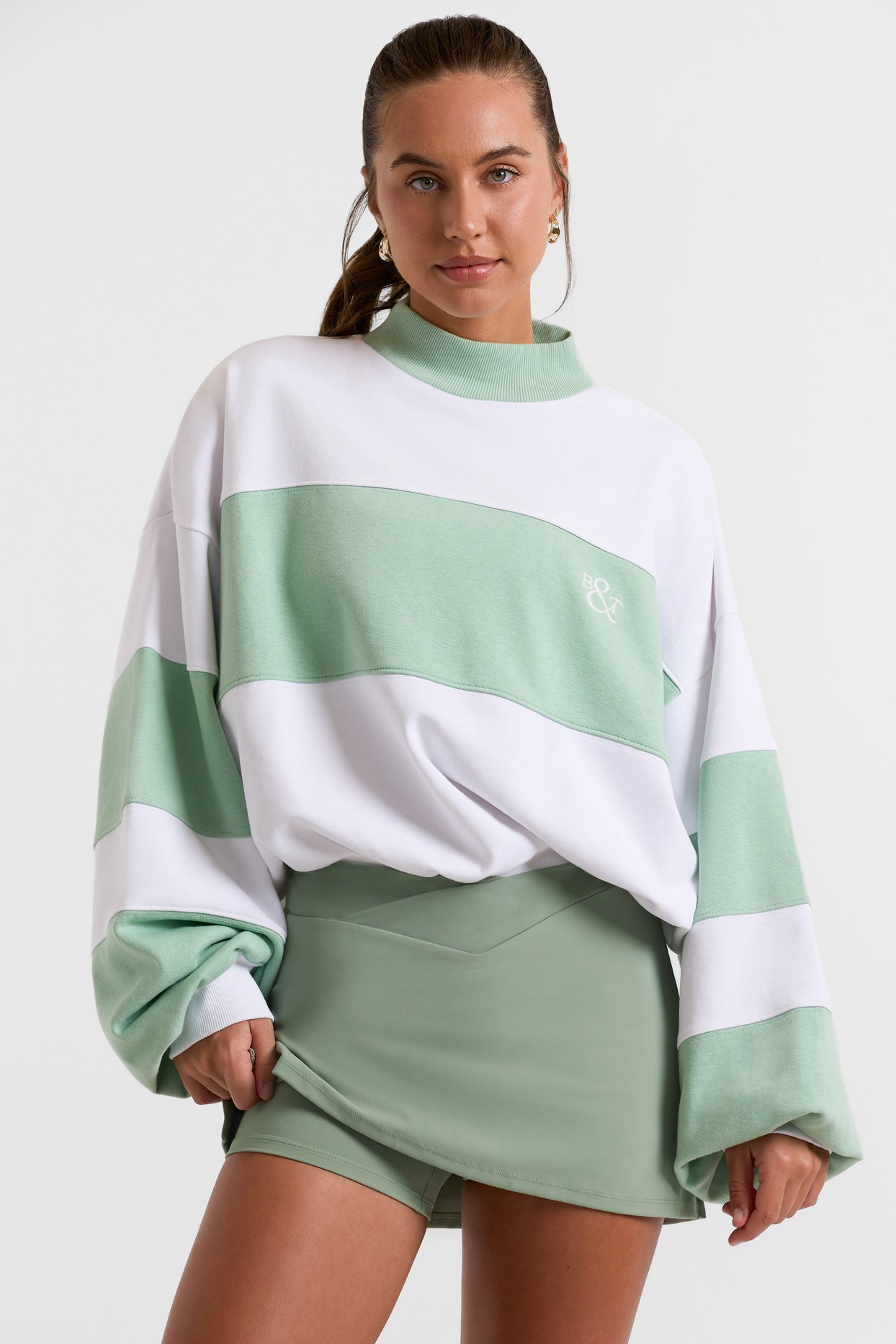 Sudadera extragrande con cuello alto en verde menta