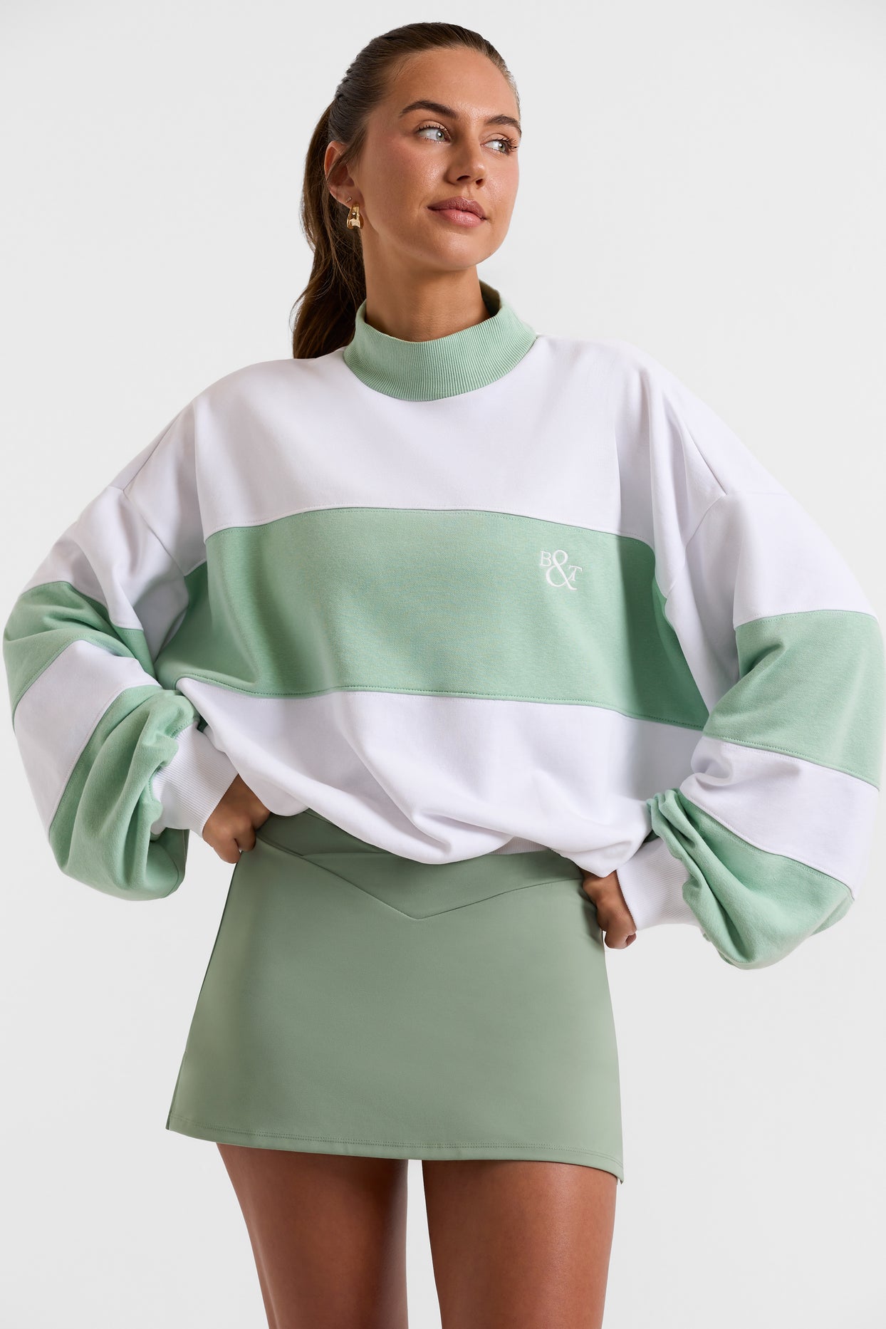 Sudadera extragrande con cuello alto en verde menta