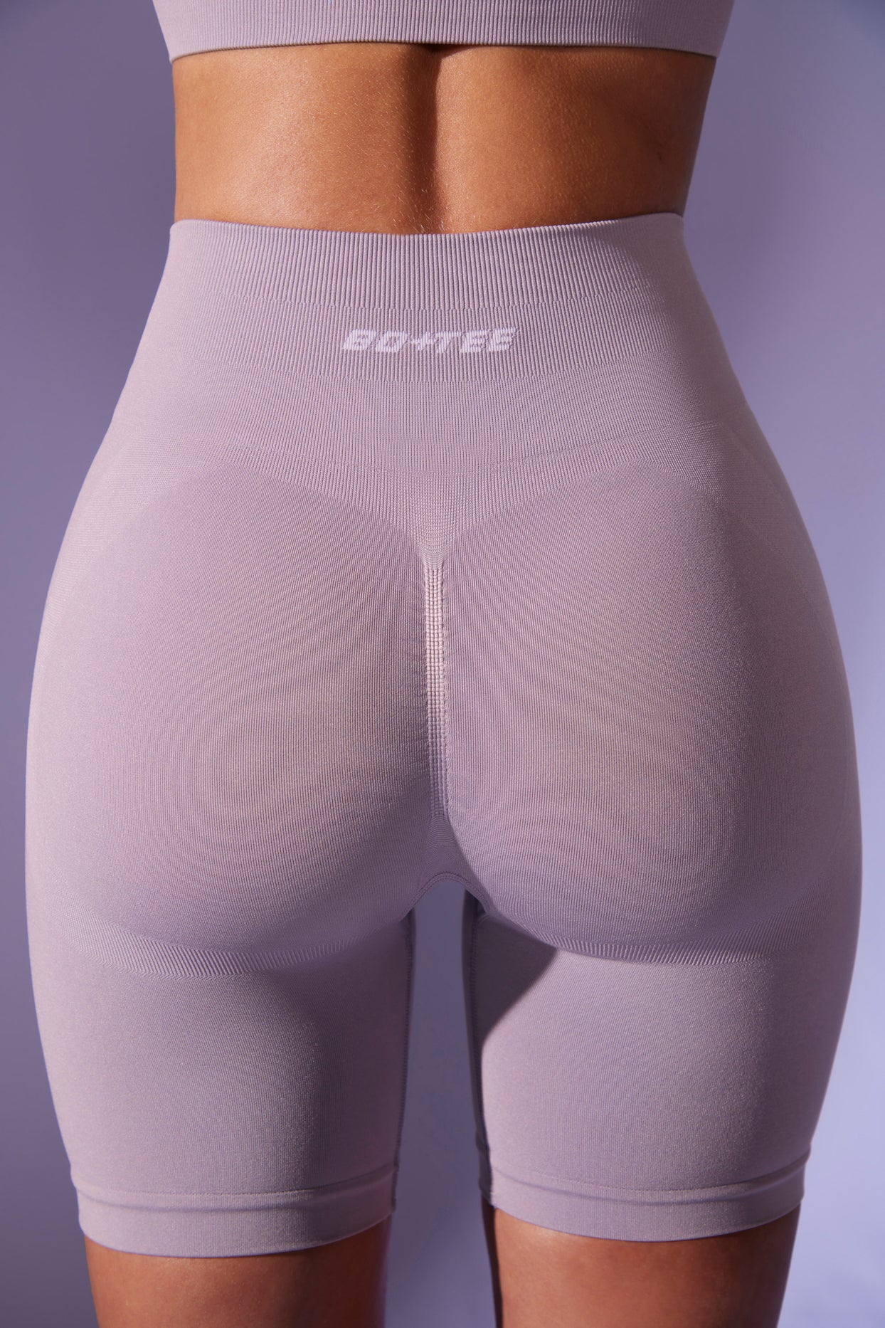 Shorts ciclistas de cintura alta Define Luxe en lila polvoriento