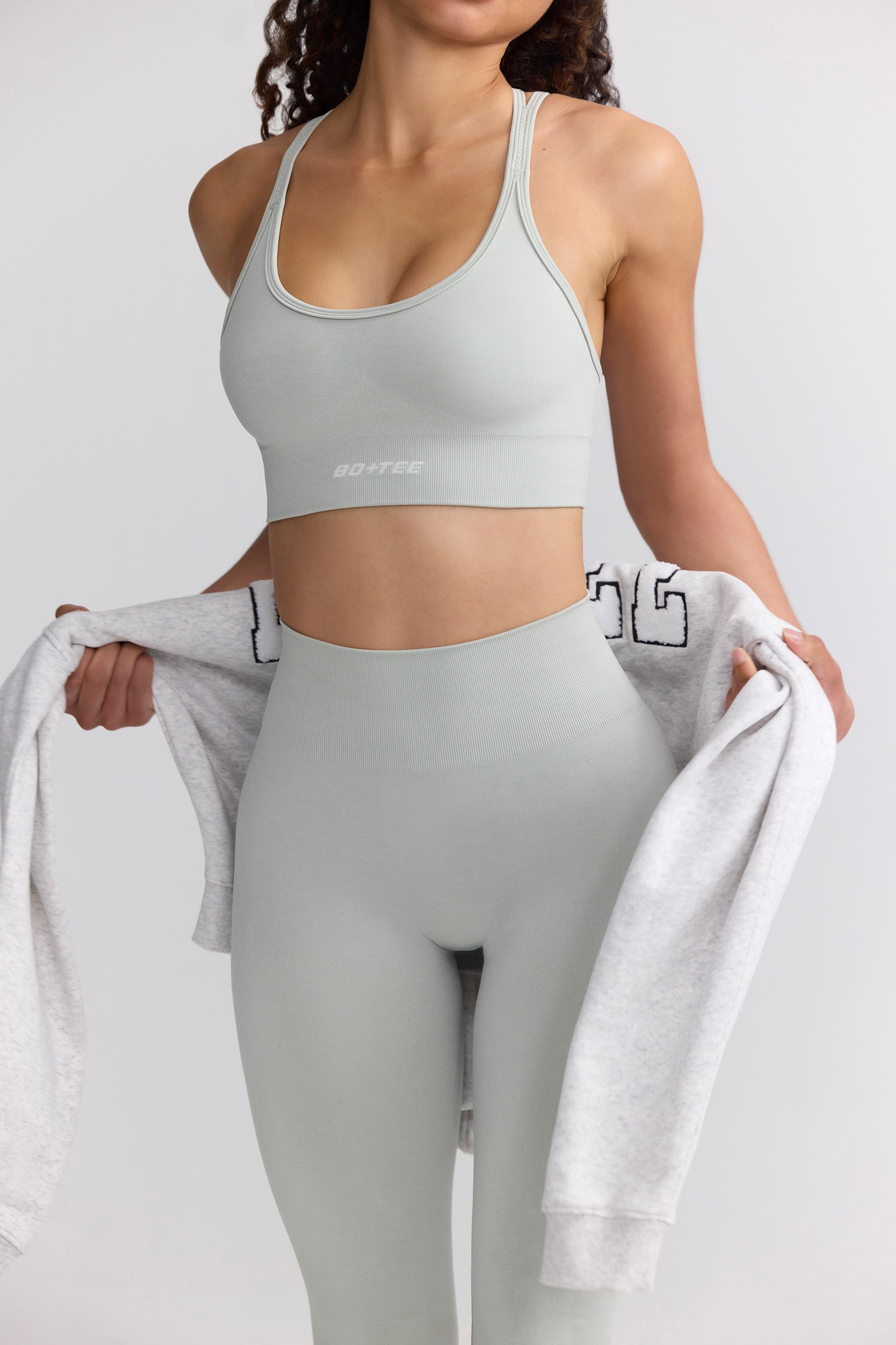 Sujetador deportivo Strappy Define Luxe en gris claro