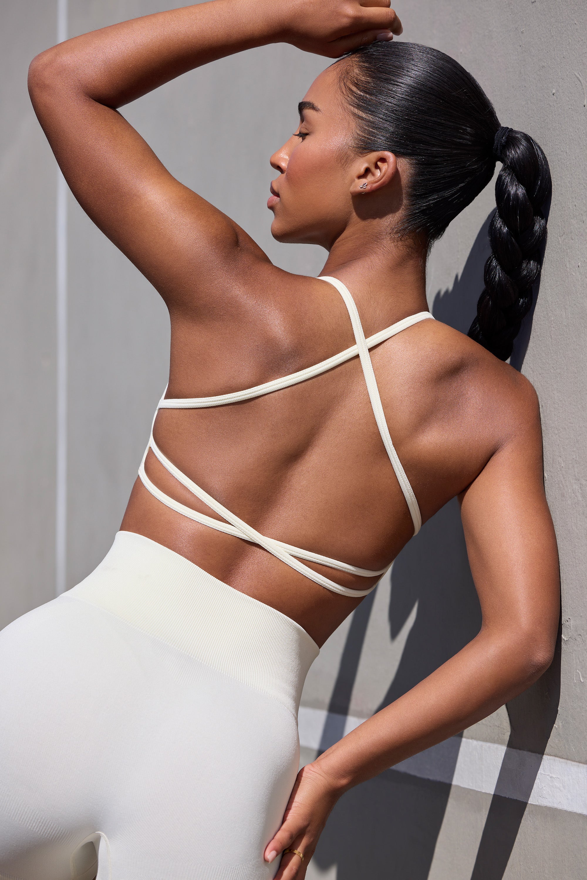 Super Sculpt Seamless Open Back Sports Bra in Eggshell