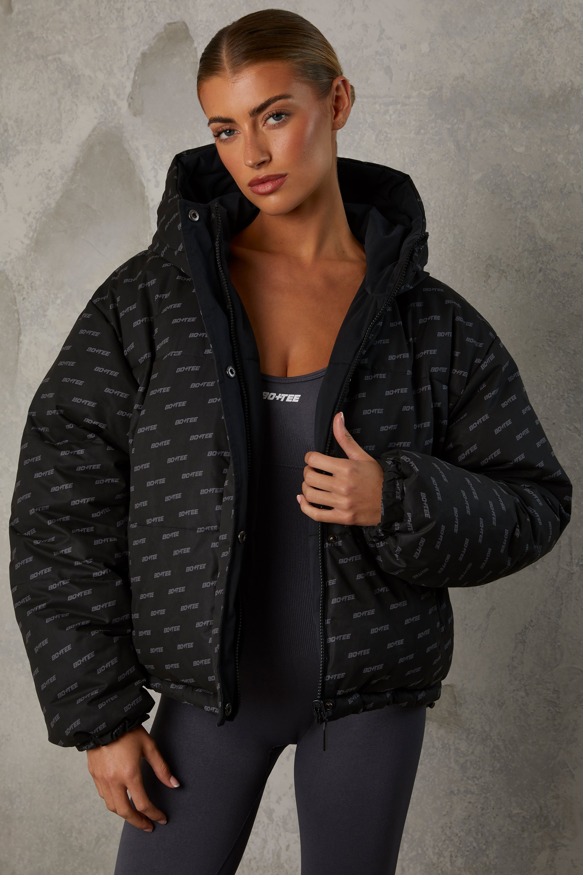 Jaqueta Puffer Reversível com Capuz em Preto