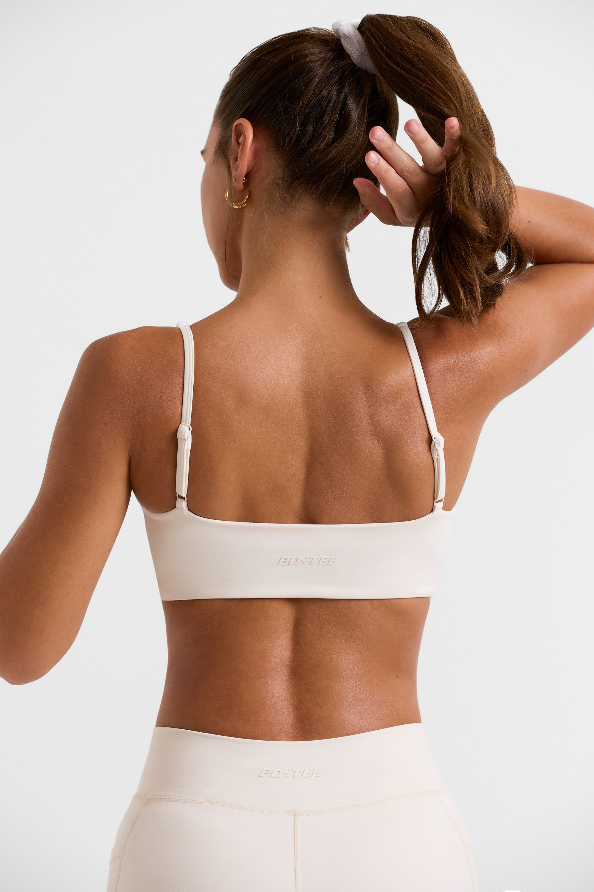 Sujetador deportivo Twist Bust en blanco