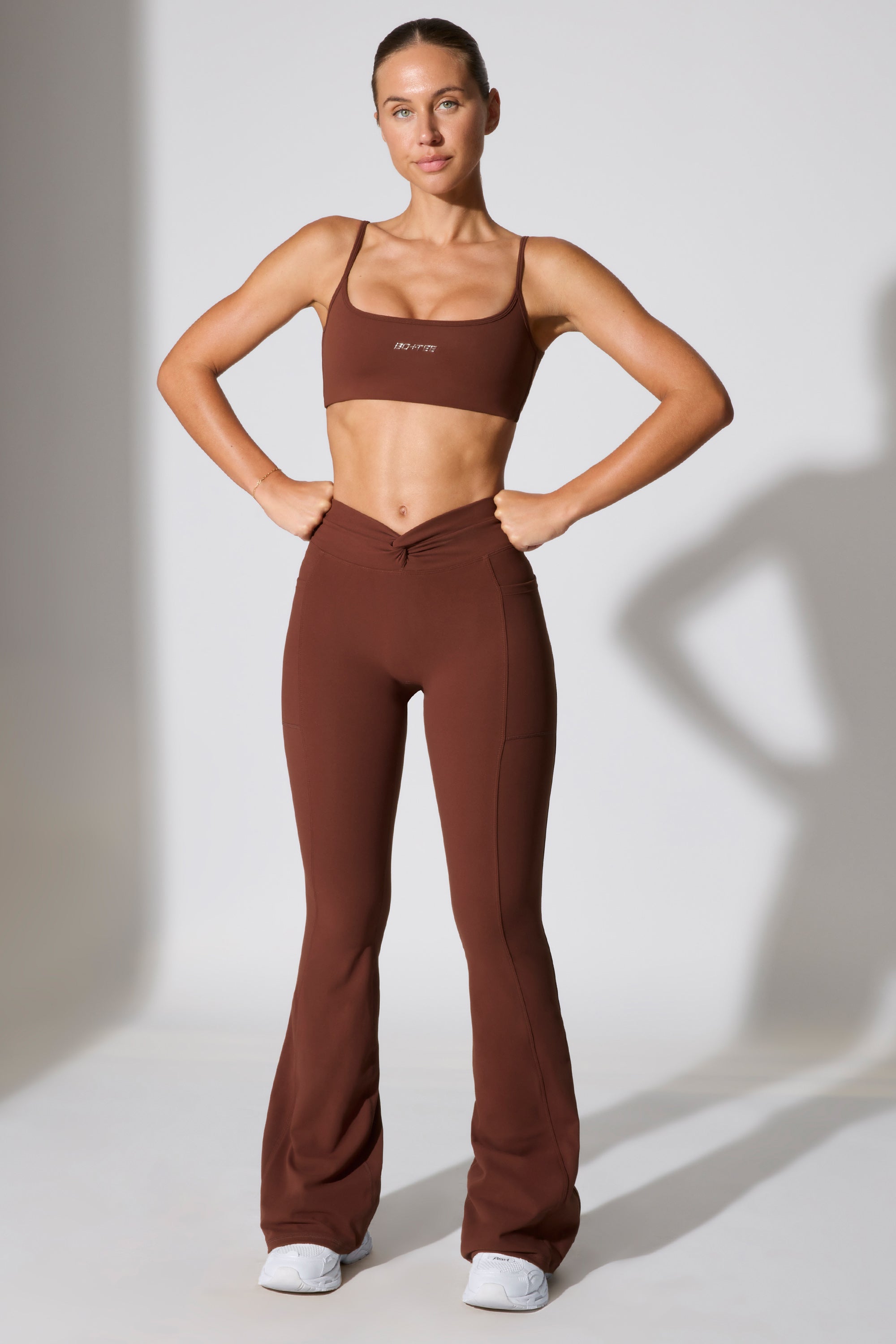 Leggings Twist Cintura Flare em Chocolate