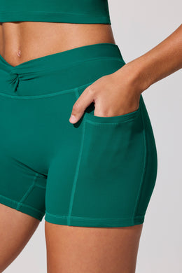 Mini Shorts con cintura torcida y bolsillos en verde azulado