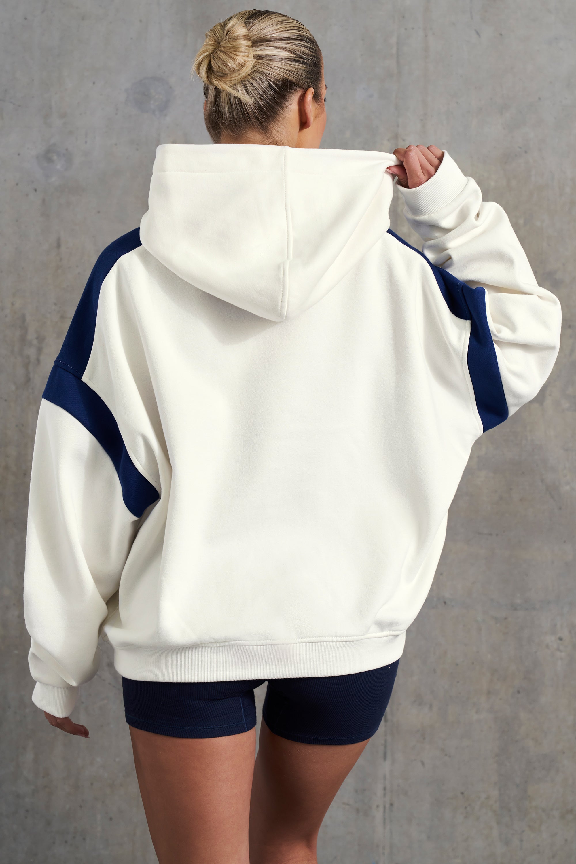 Sudadera con capucha extragrande en blanco