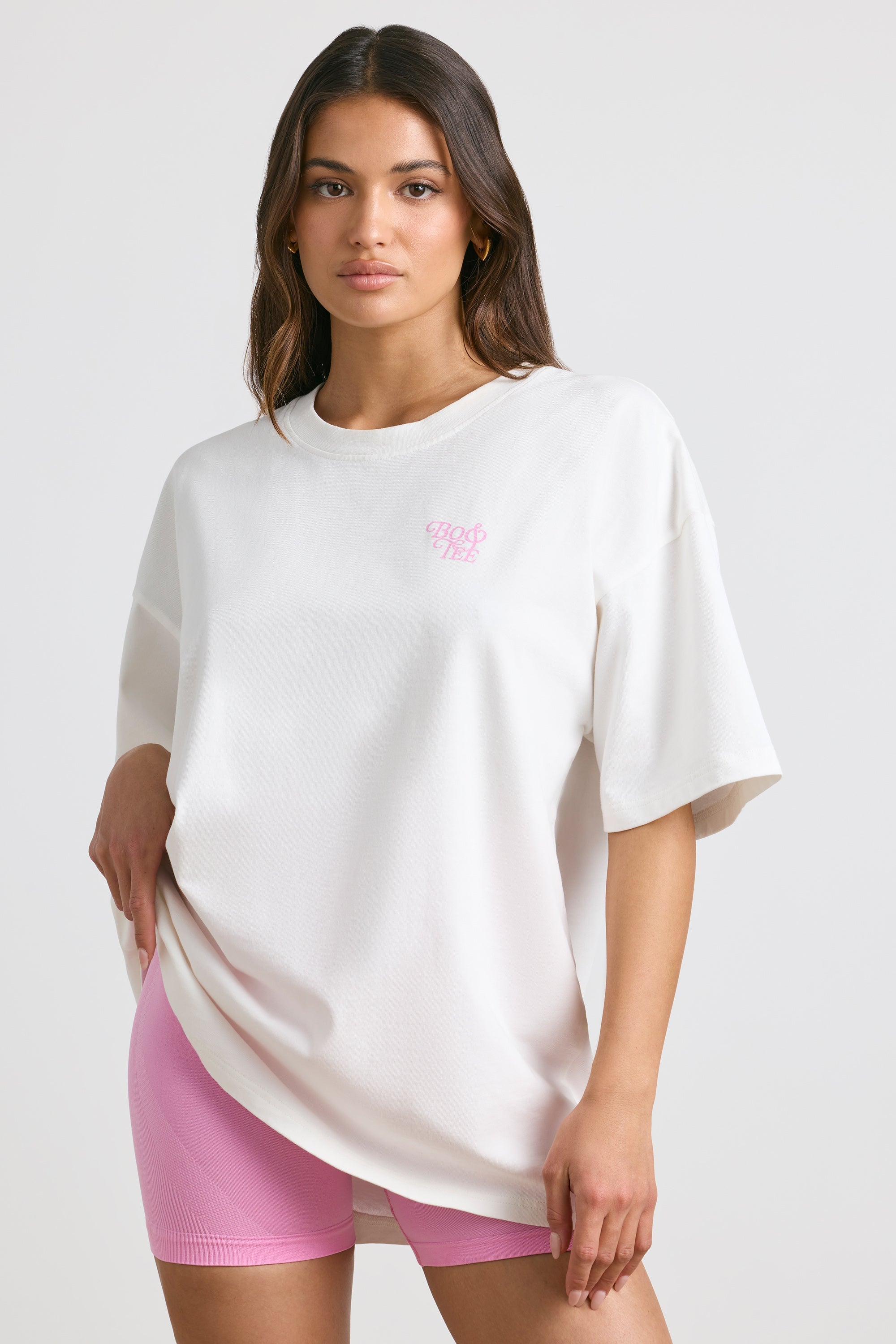 Camiseta oversize de manga corta en blanco