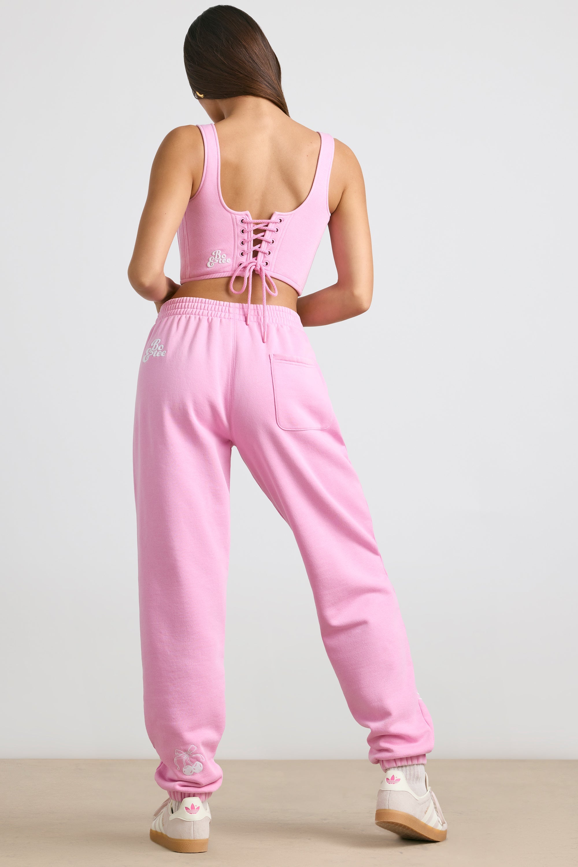 Joggers oversized em rosa chiclete