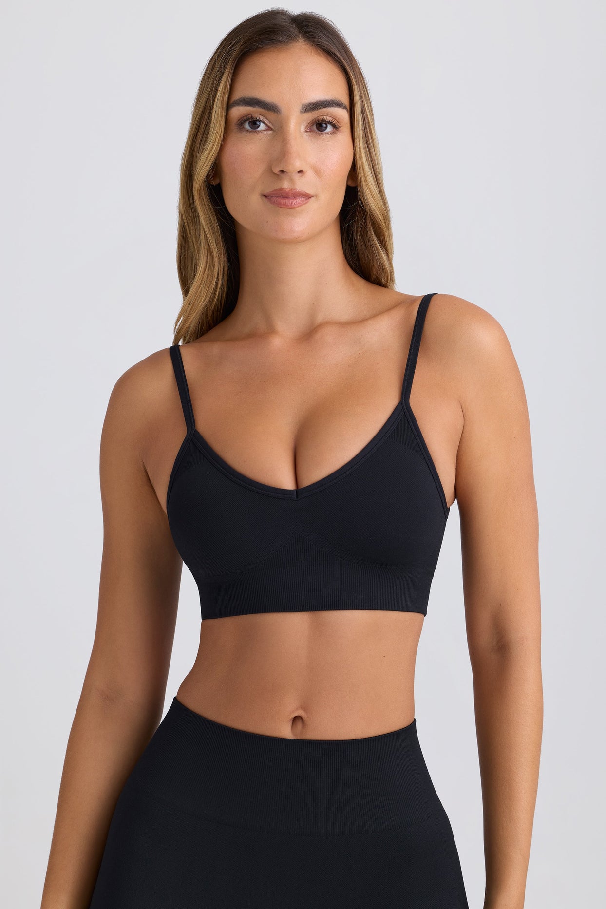 Super Sculpt Seamless Scoop-Back Sports Bra in Black