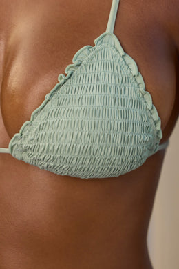 Top de bikini triangular con cuello halter en color salvia