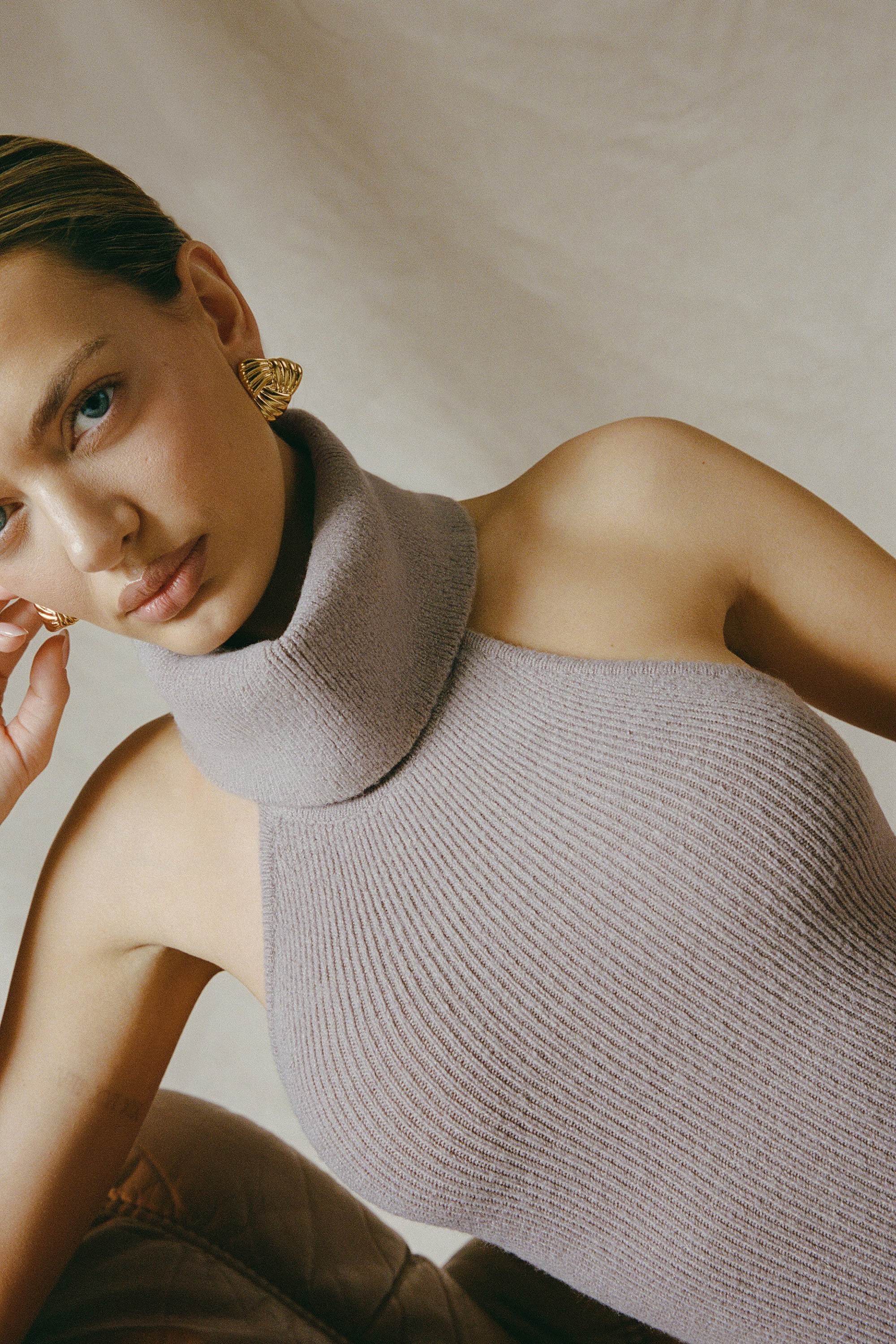 Sakari Ribbed-Knit Turtleneck Backless Top in Taupe | Oh Polly