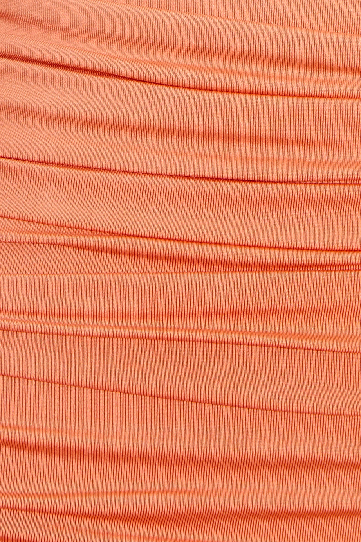 Minifalda ajustada con pliegues en color melocotón de Twist Of Fate