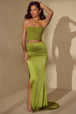 Saia de comprimento de vestido com fenda alta e cauda em verde oliva