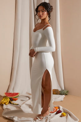 Vestido largo con sujetador expuesto de manga larga en blanco