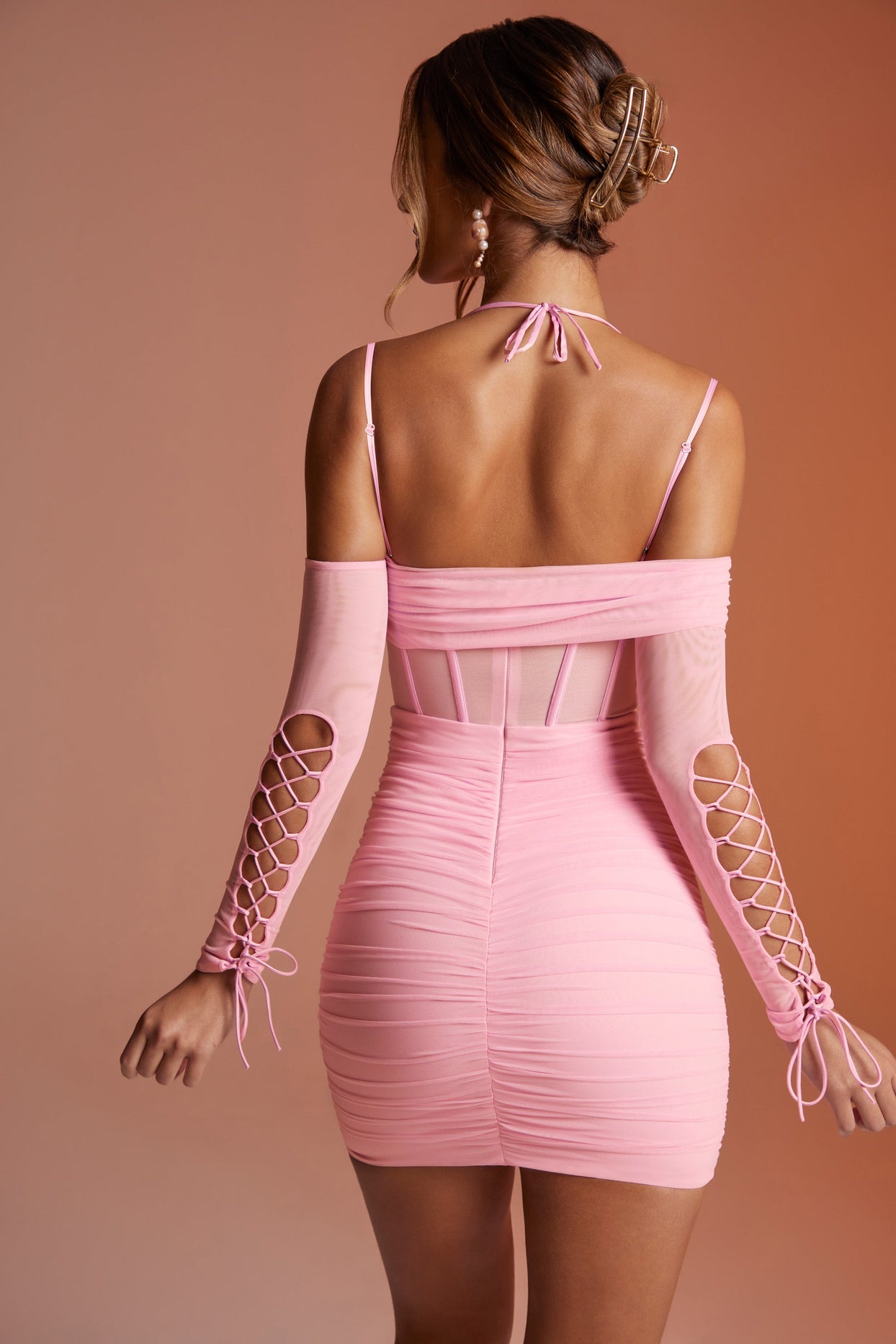 Minivestido con corsé de manga larga y cordones en rosa