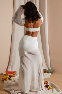 Falda larga con abertura alta y talle medio en blanco