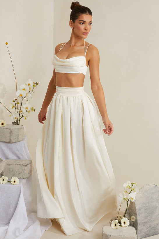 Falda larga plisada de satén pesado en blanco