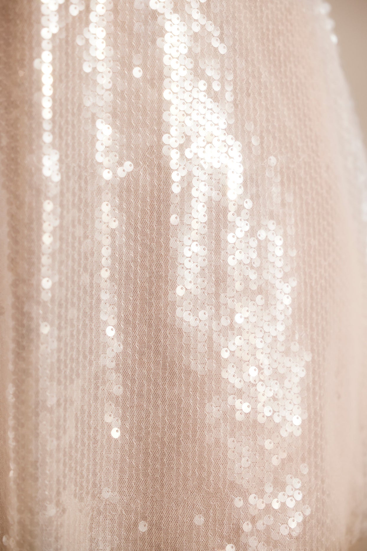 Falda larga de tiro medio con lentejuelas transparentes en blanco