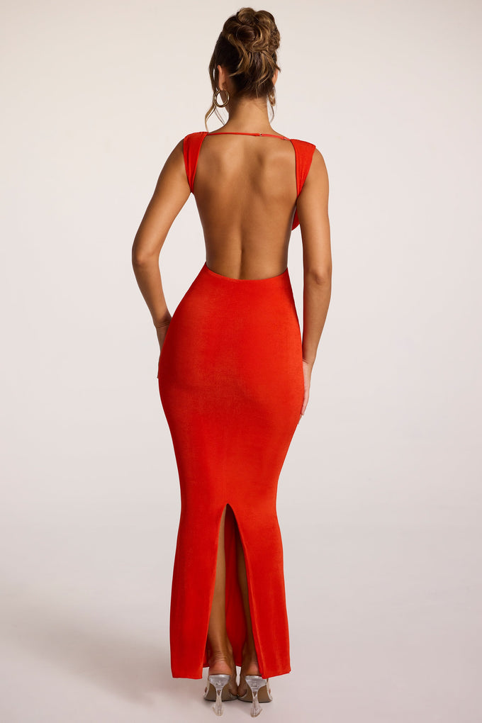 Vestido largo de punto texturizado con escote pronunciado en rojo fuego
