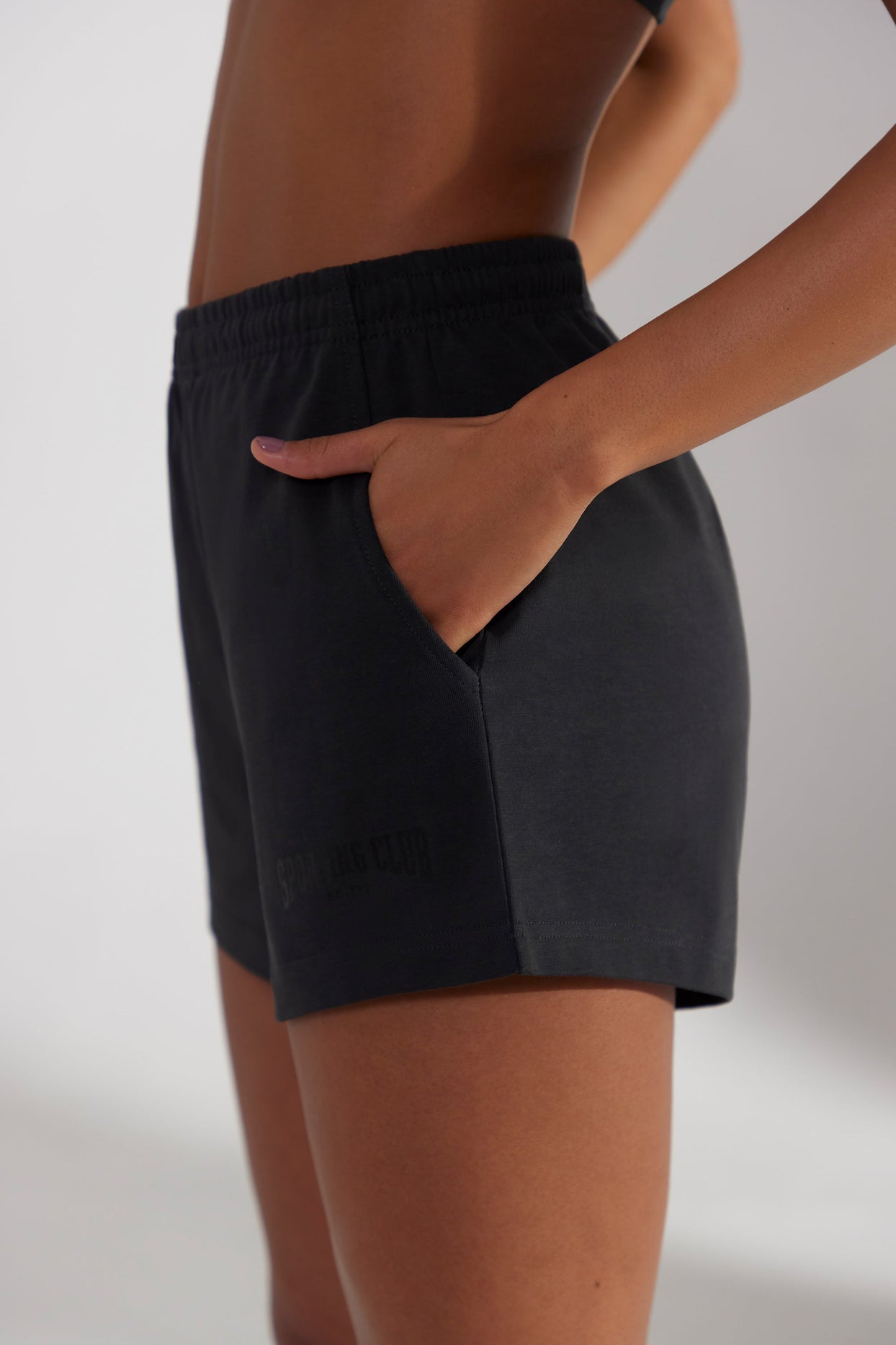 Sweat Shorts in Washed Black