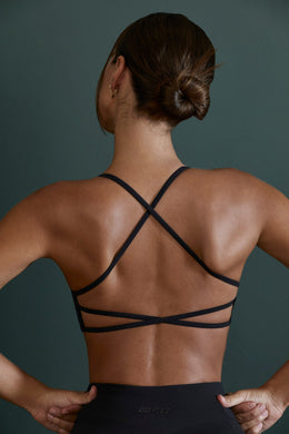 She is beauty. She is, a halter sports bra on back day 🤌🏽 #aurolaspo