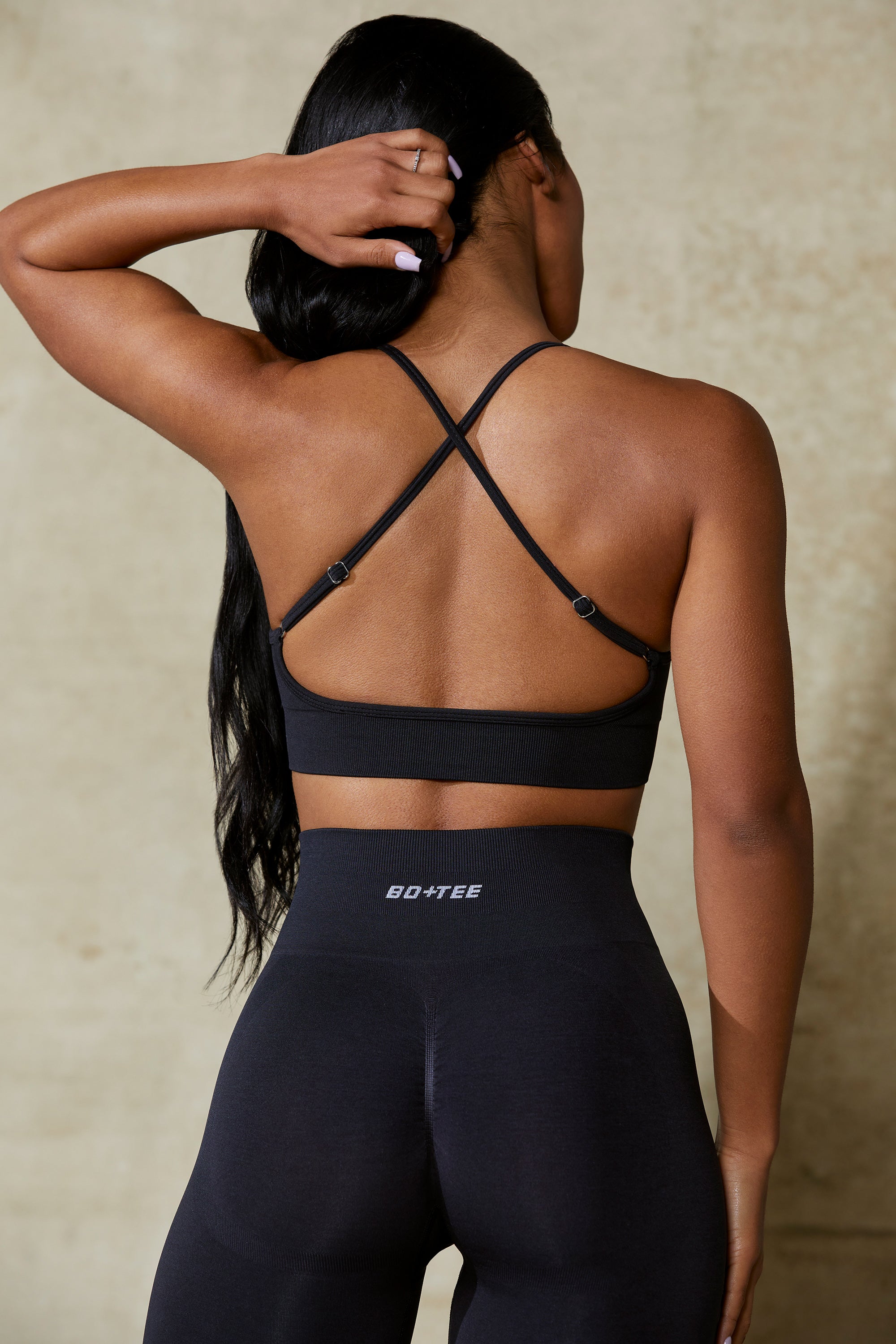 Sutiã esportivo Low Back Define Luxe em preto