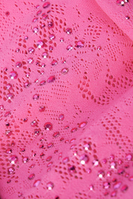 Macacão recortado embelezado em rosa chiclete